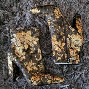 JESSICA SIMPSON GOLD & SLIVER BROCADE BOOTS